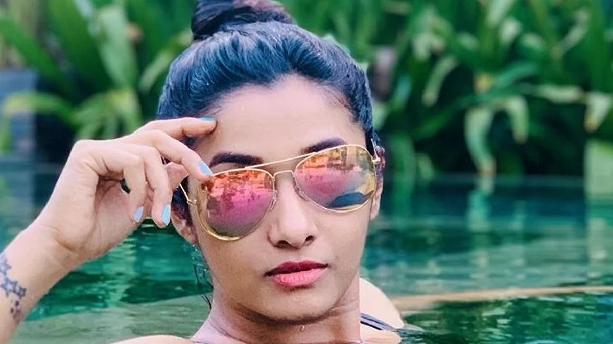 சன்னி லியோனுடன் ஜோடி போடும் சதீஷ்; பங்கம் செய்த பிரியா பவானிசங்கர்!