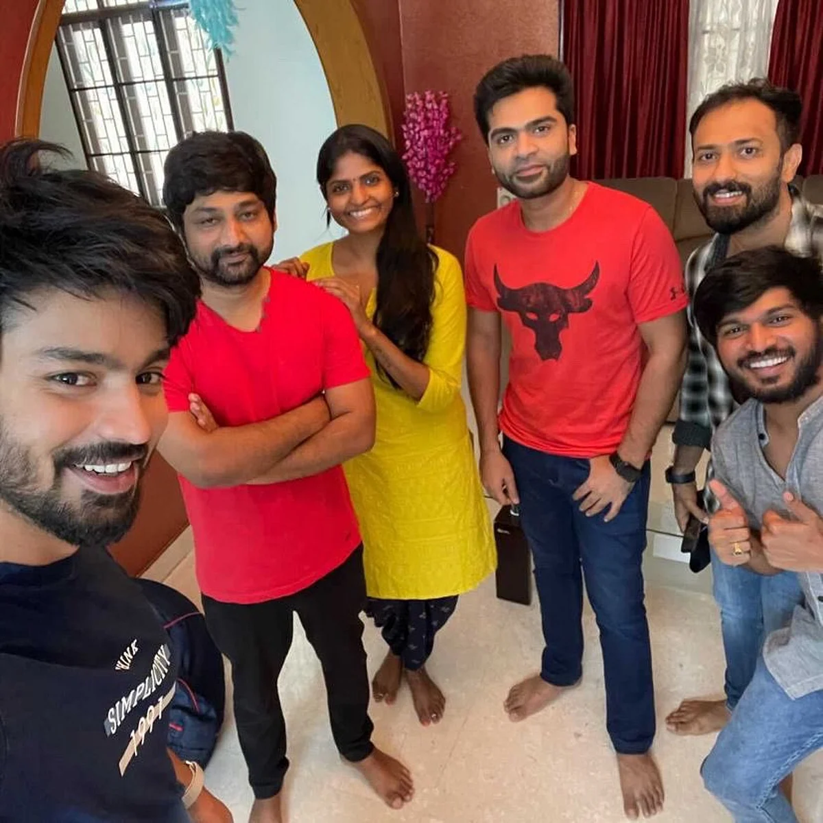 காரக்குழம்பு சாப்பிட கனியின் வீடுதேடி சென்ற சிம்பு: வைரல் புகைப்படங்கள்!