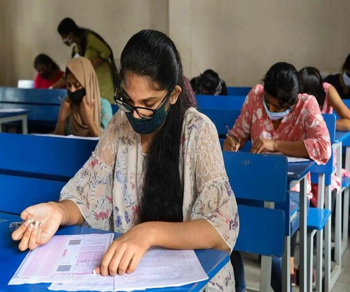இன்றுடன் முடிகிறது செய்முறை தேர்வு: பள்ளிகளுக்கு நாளை முதல் விடுமுறையா?