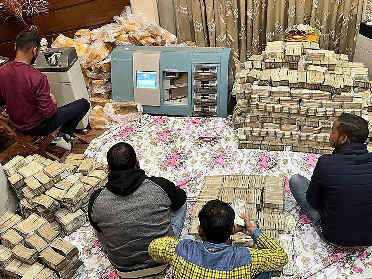 UP: 19 Cr Cash and 23 Kgs Gold Recovered from Piyush Jain's Kannauj Hideout