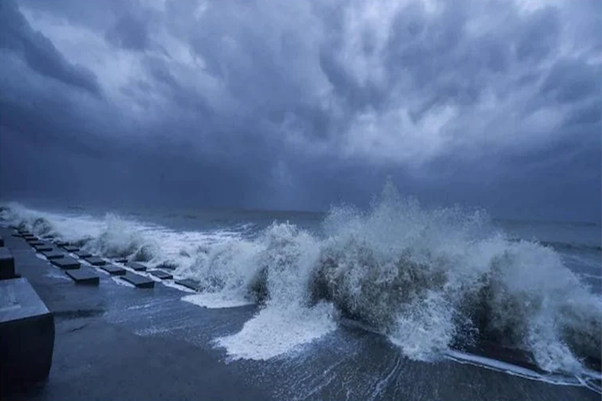 Cyclone Lifted from Bay of Bengal will hit Andhra and Odisha today