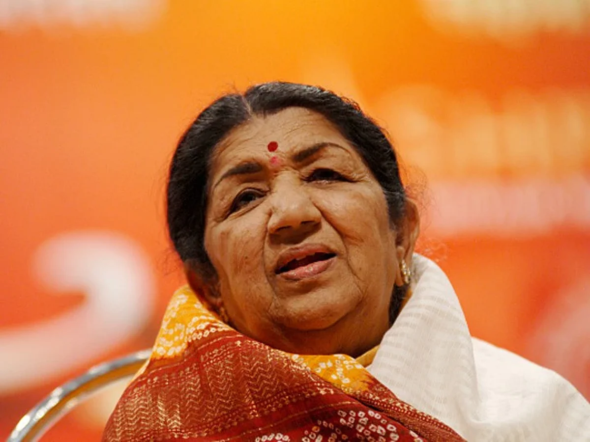 Know how Lata Mangeshkar's Health is, PM Modi also sends Message to her Family for Good Health