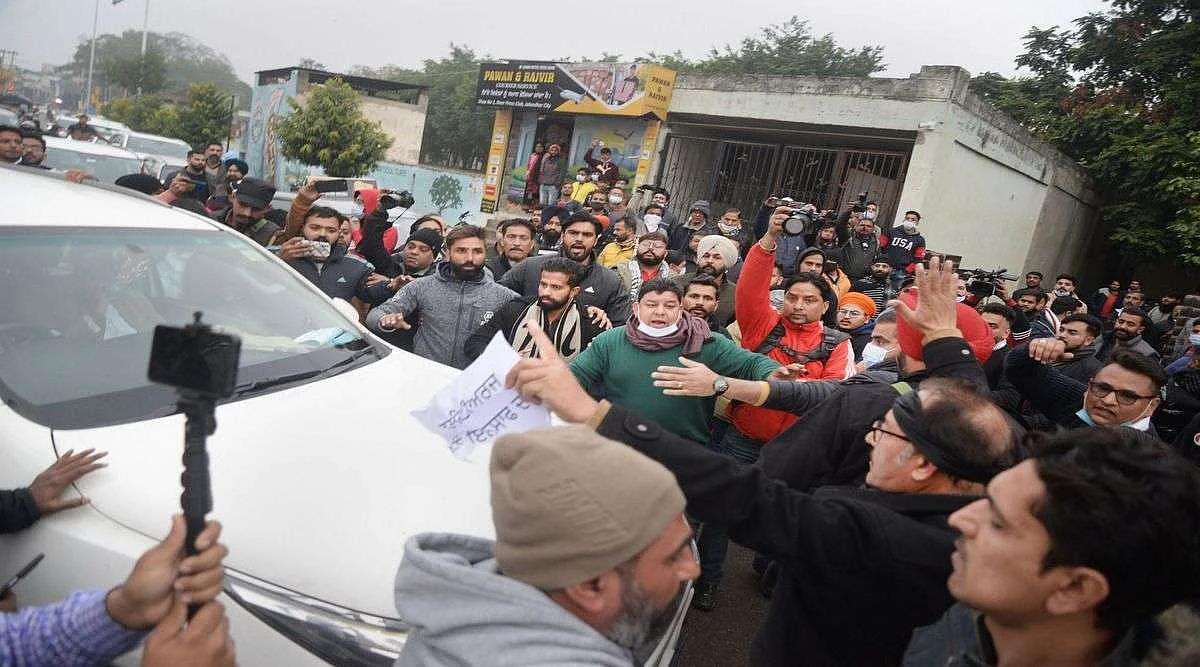 Ruckus in AAP’s Press Conference over Ticket Distribution in Punjab, Workers Raised Slogans 'Raghav Chadha Chor Hai'