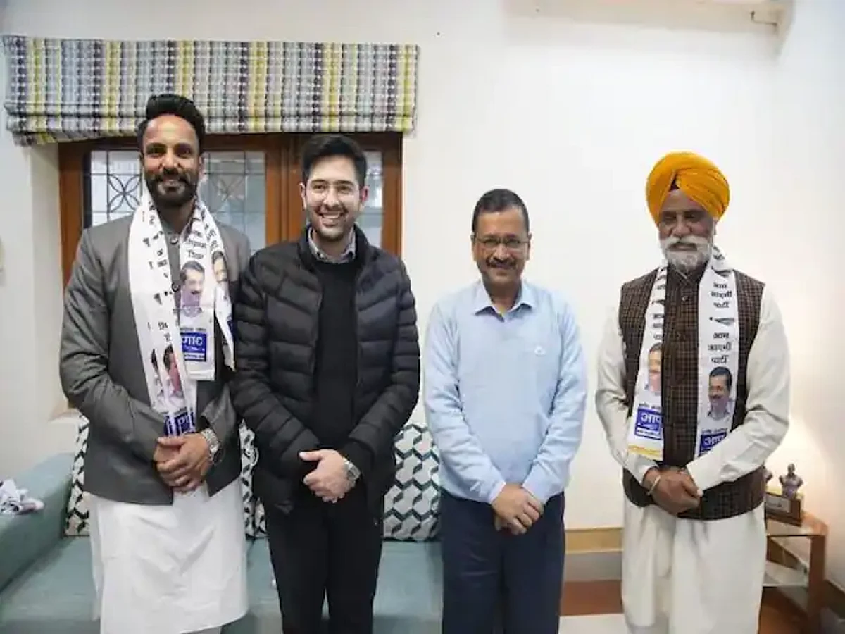 Congress Astounded in Punjab, Former Minister Joginder Singh Mann leaves 'Hand' and Joined 'AAP'