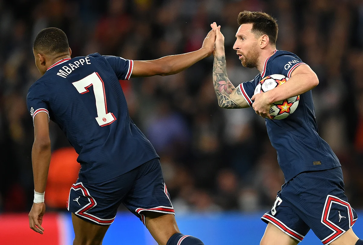 Lionel Messi Assist Kylian Mbappe with Two Power Shoot