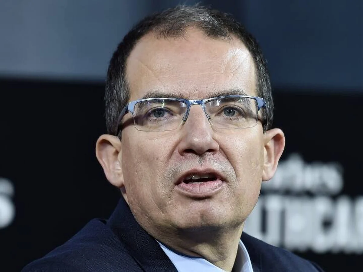 Moderna CEO Warns of Fourth Wave of Corona