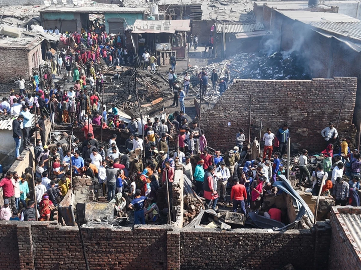 Fire Breaks Out in Slums of Gokulpuri Area of National Capital, 7 Died