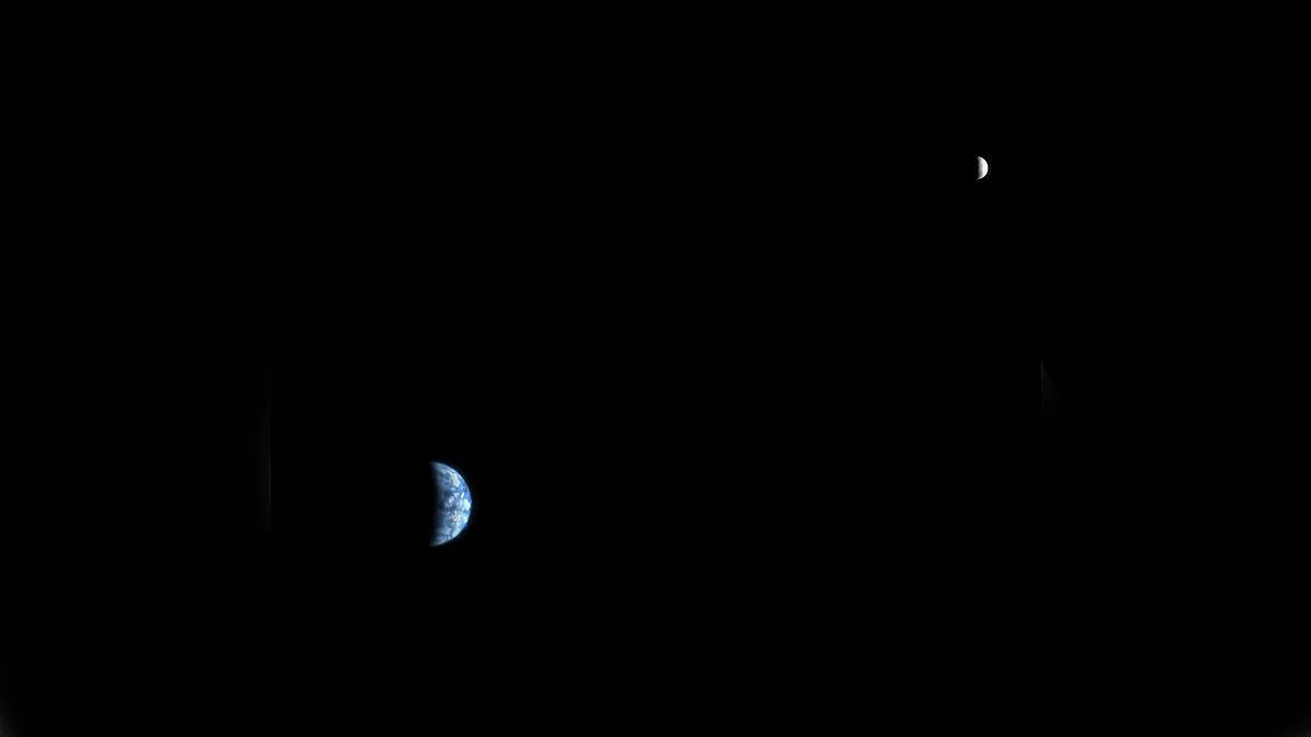 Amazing! Earth and Moon Beautifully Captured Together From Mars