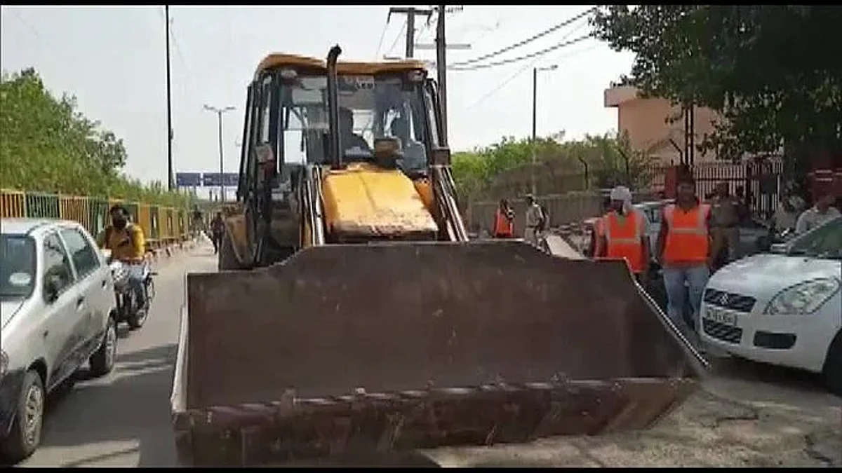 MCD's Bulldozer Stopped in Jahangirpuri, SC orders to Maintain Status Quo