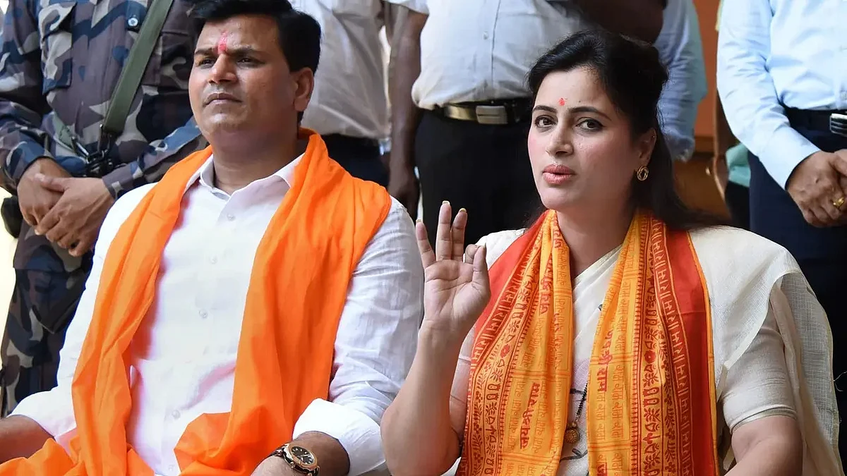 Hanuman Chalisa Issue: Navneet Rana and Ravi Rana Files Bail Application