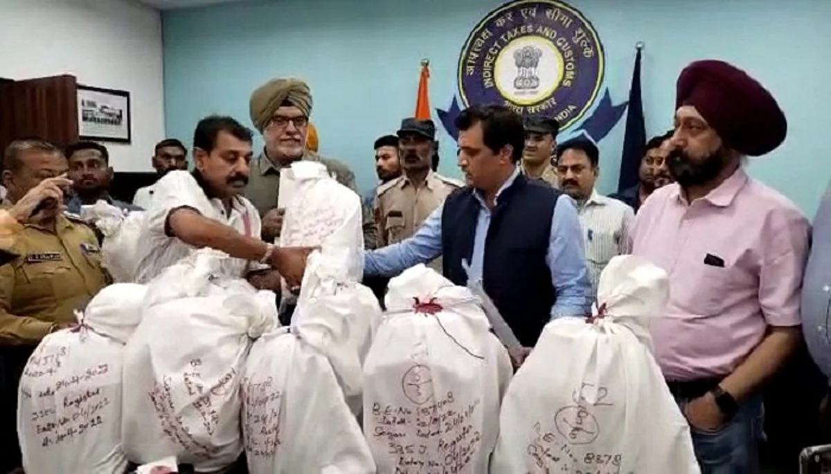 Amritsar: Customs Department Seizes 102 kg Heroin worth Rs 700 Crore at Attari Border