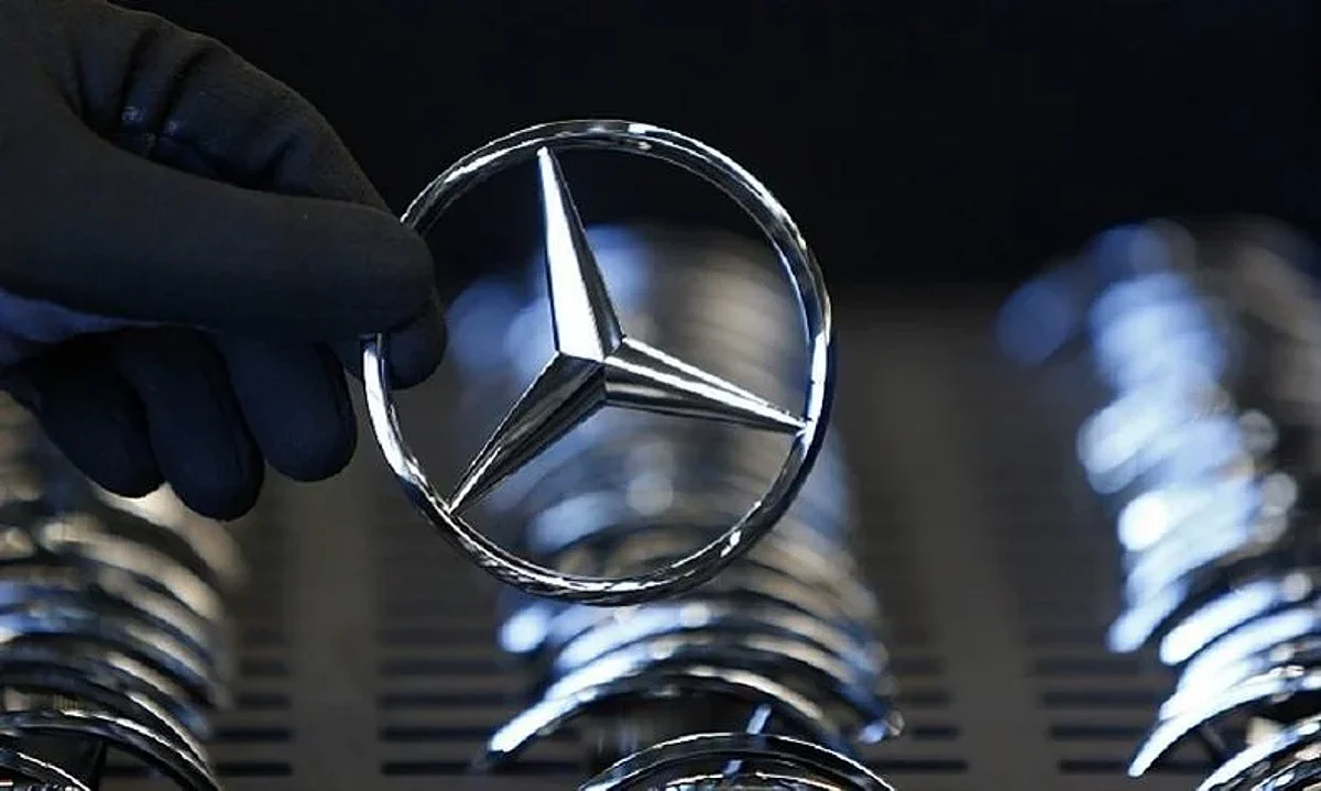 Mercedes Benzs To Recall Its Older Models From Worldwide