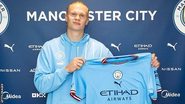 Erling Halland with Man City jersey