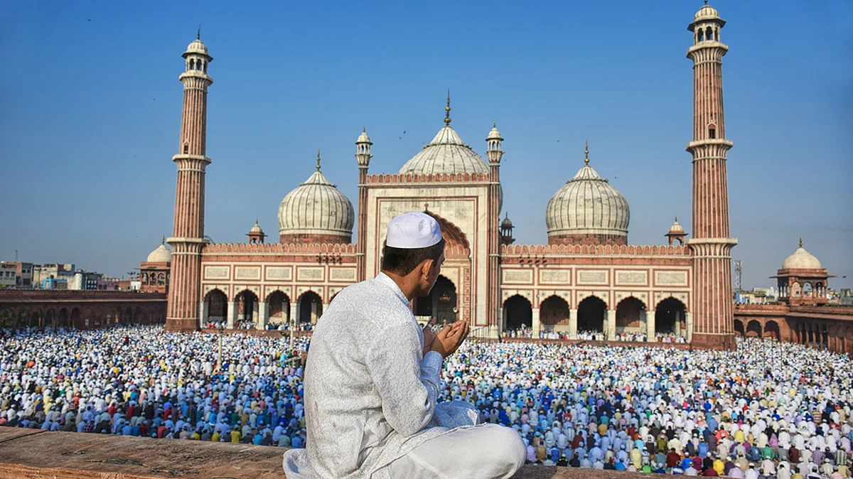 Eid-al-Adha 2022: Eid is being Celebrated with Great Pomp Across Country, Bakrid Prayers Offered in Jama Masjid - See VIDEO