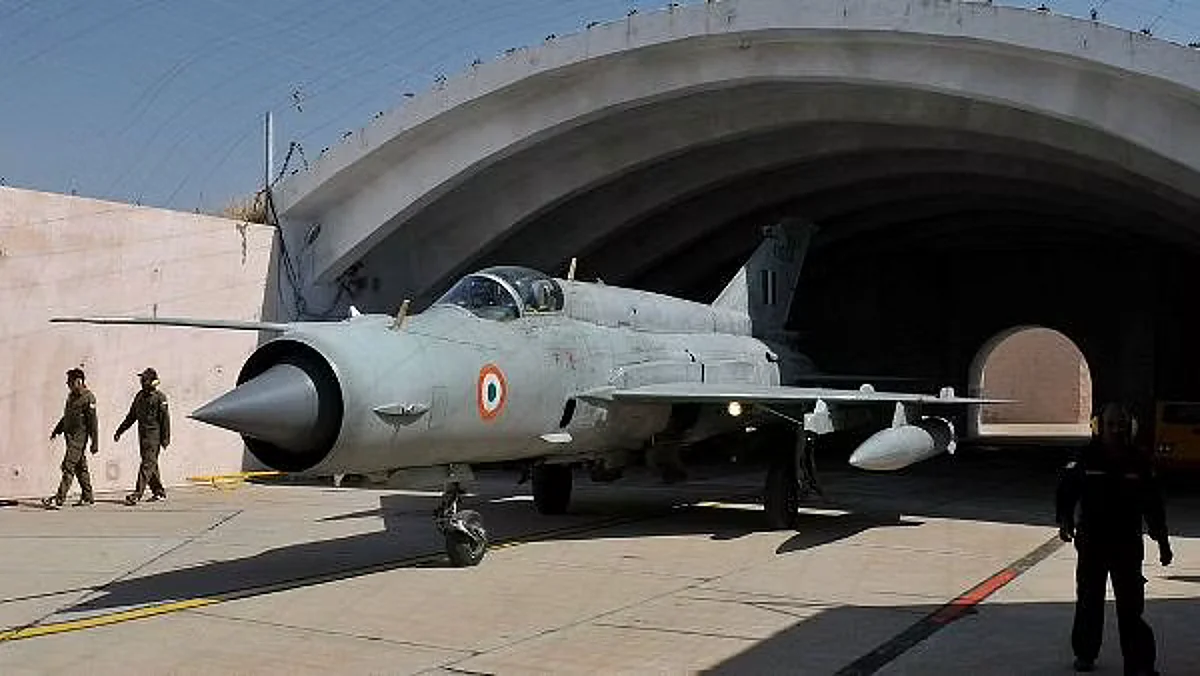 Two Pilots Martyred as MiG-21 Crashes in Rajasthan’s Barmer