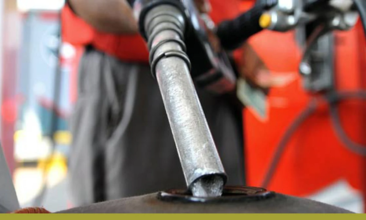 Petrol Prices in Pakistan Hiked by PKR 14.84/ Litre with Rising Inflation