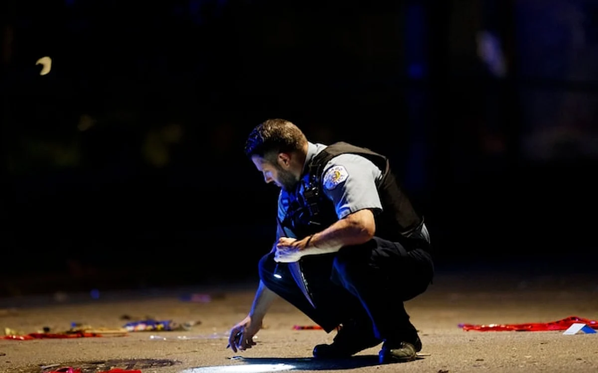 US witnesses violence on Independence Day parade, Six dead 36 wounded