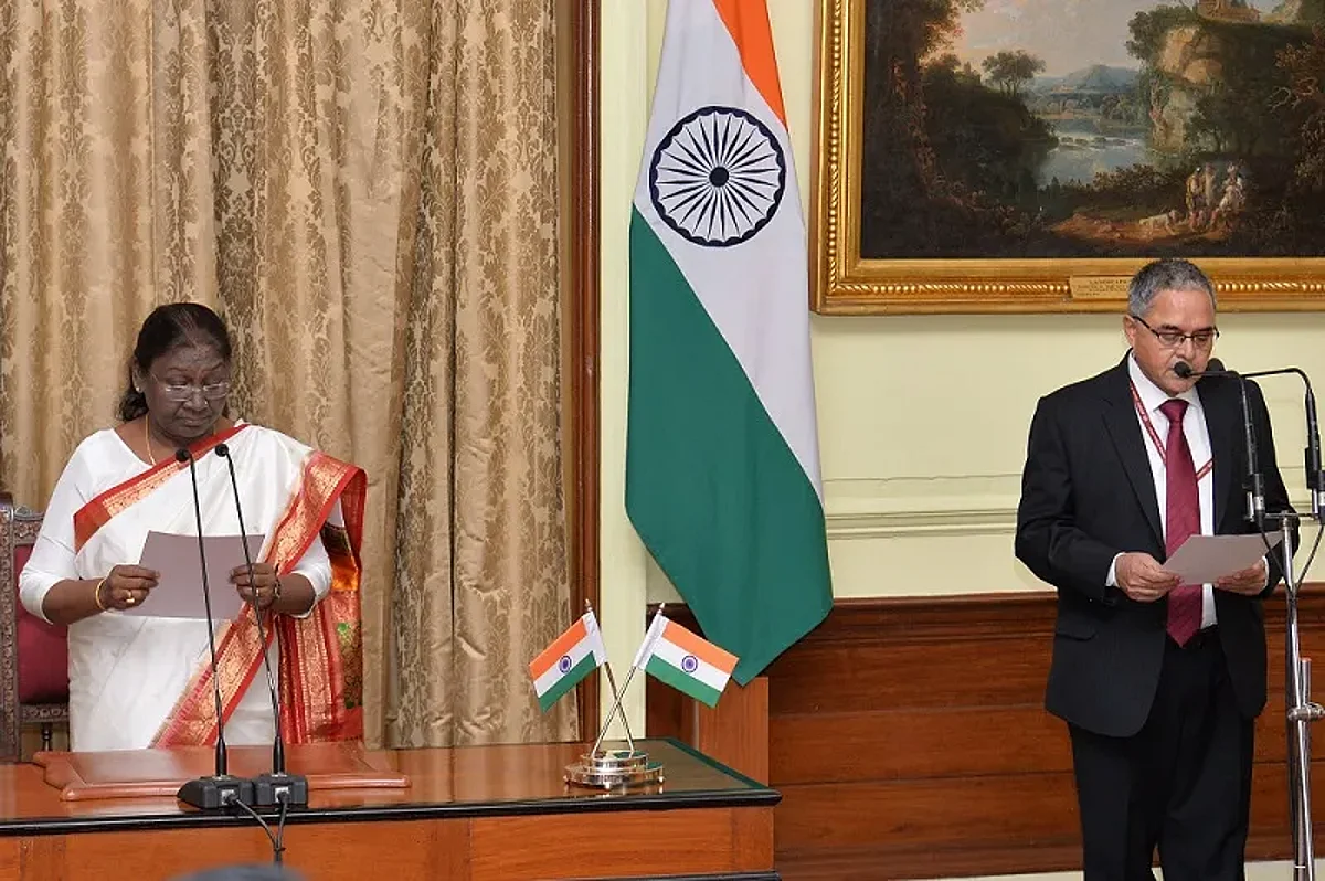Suresh N. Patel Appointed as CVC, President Droupadi Murmu Administered Oath