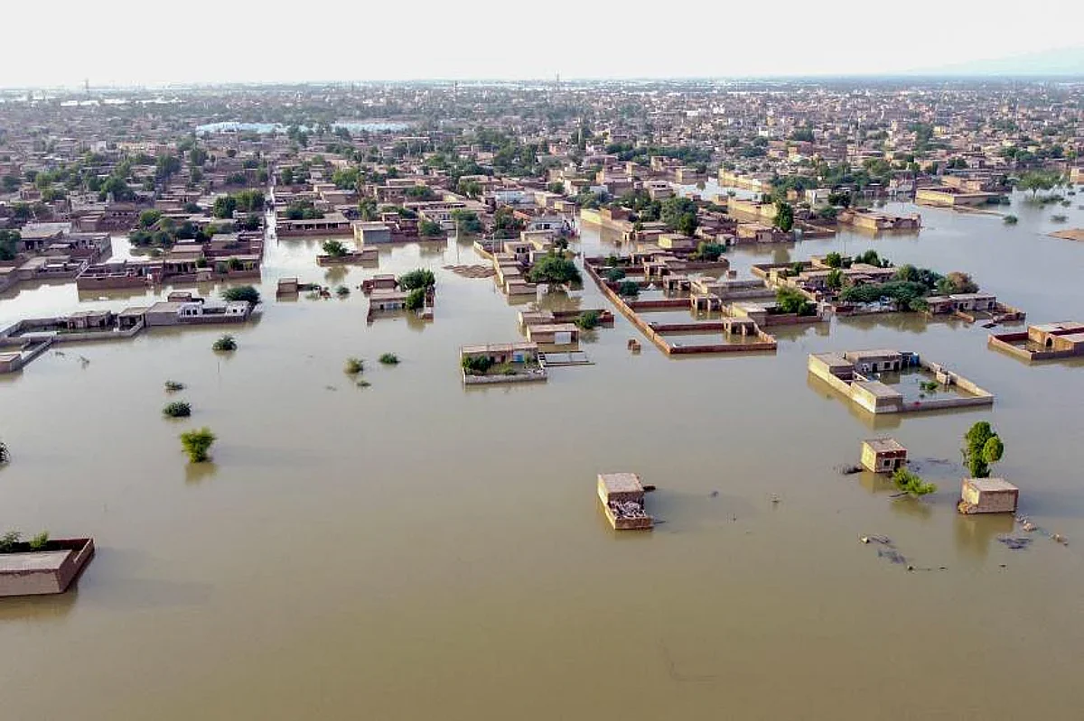 Situation Worsens in Pakistan after Floods, Inflation Breaking People's Back