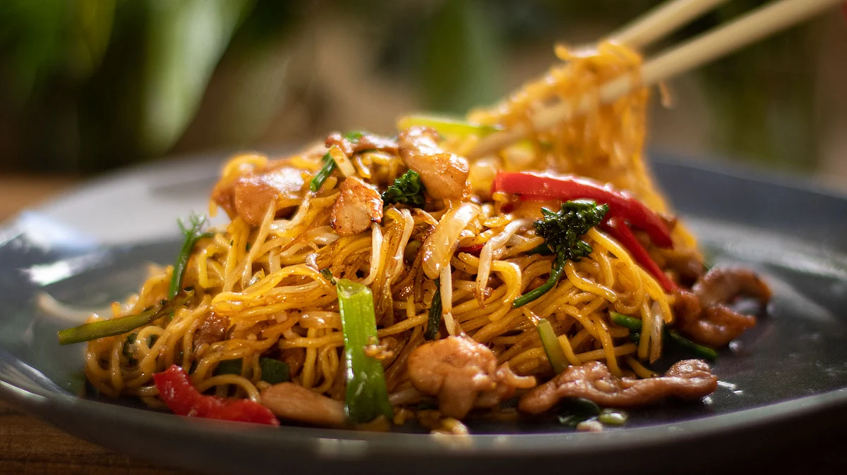Tasty Chicken Chowmein Recipe at Home