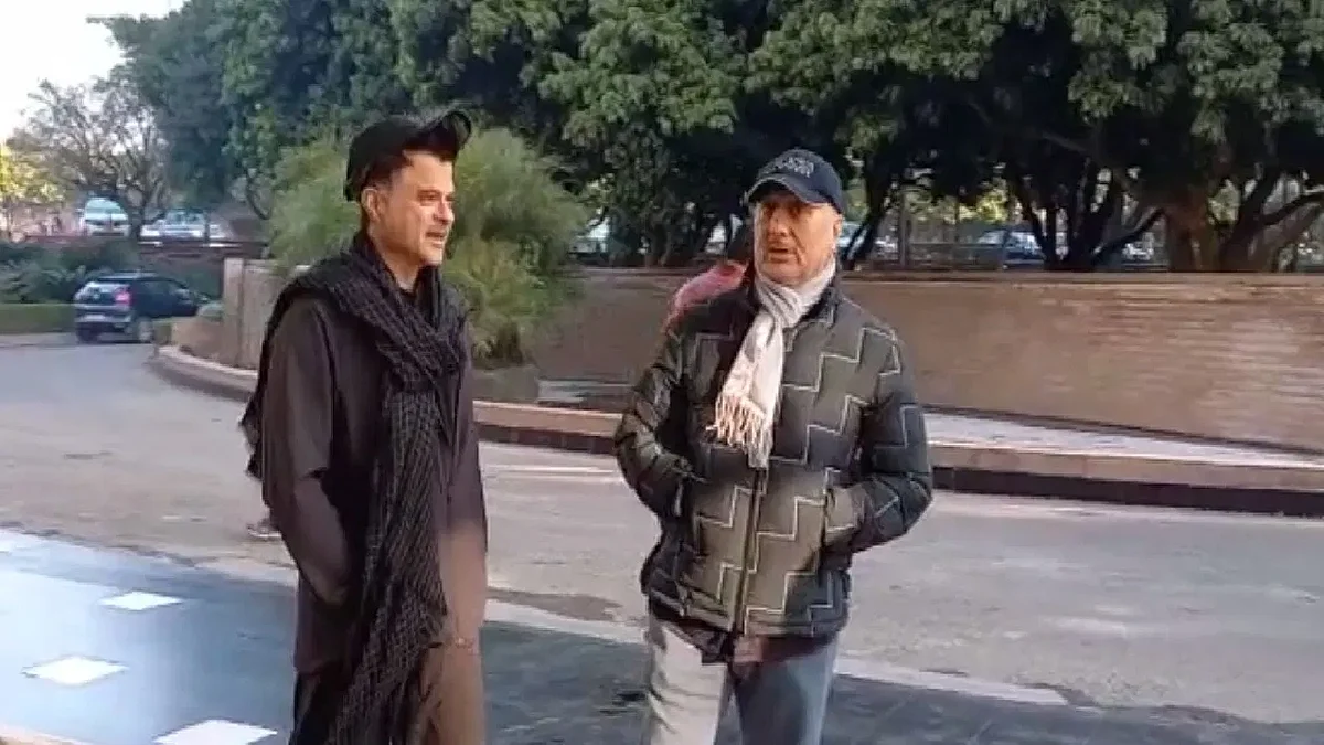 Uttarakhand: Anupam Kher and Anil Kapoor Reach Max Hospital to Inquire about Pant's Condition