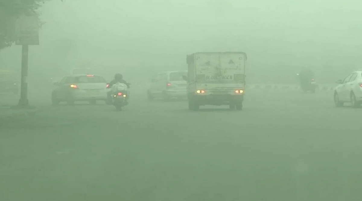 Delhi: More than 34 Flights Delayed due to Bad Weather, IMD Issues Dense Fog Alert