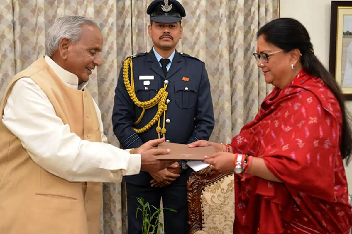 Chief Minister, Mrs. Vasundhara Raje Gave The Resignation Letter To The Governor