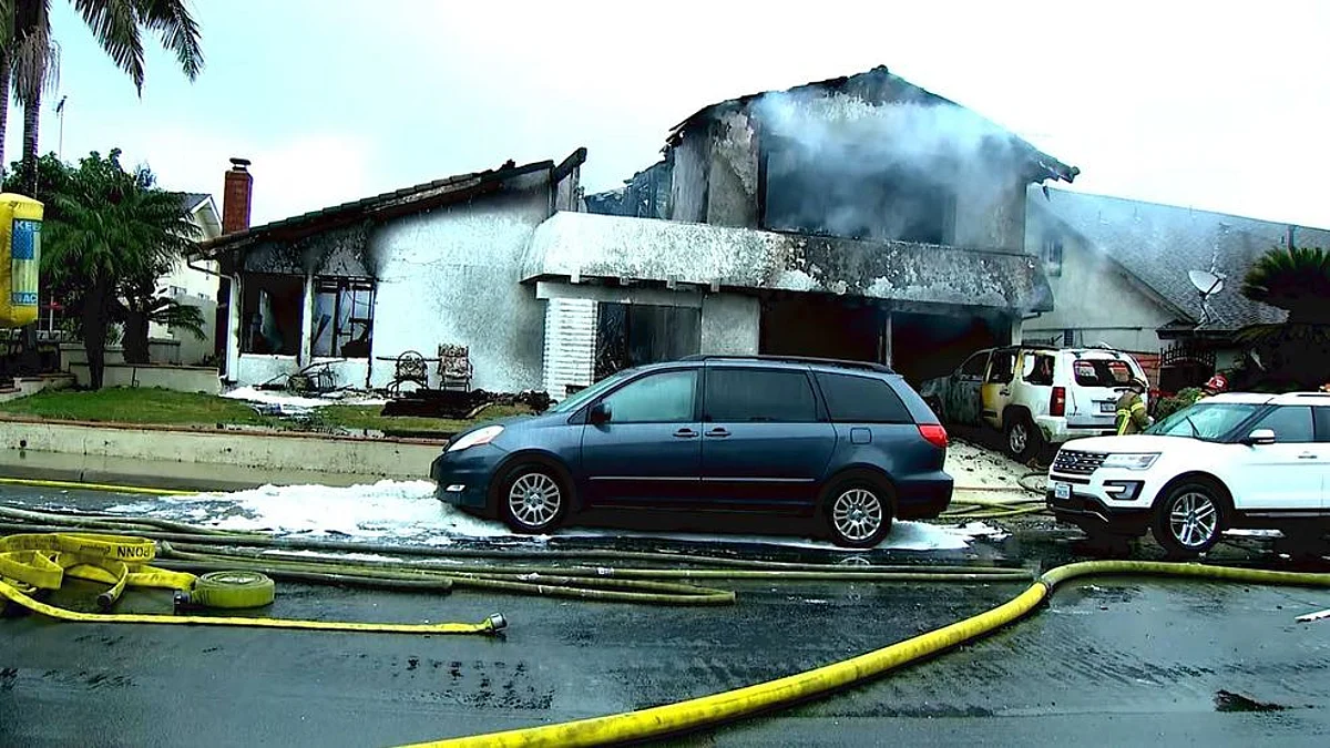 Plane Crashes in California Neighborhood, 2 Houses Burn