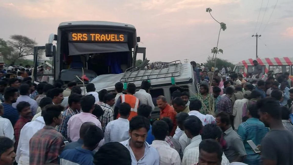 PM Condoles for the Death of 20 People in two Major Road Accidents