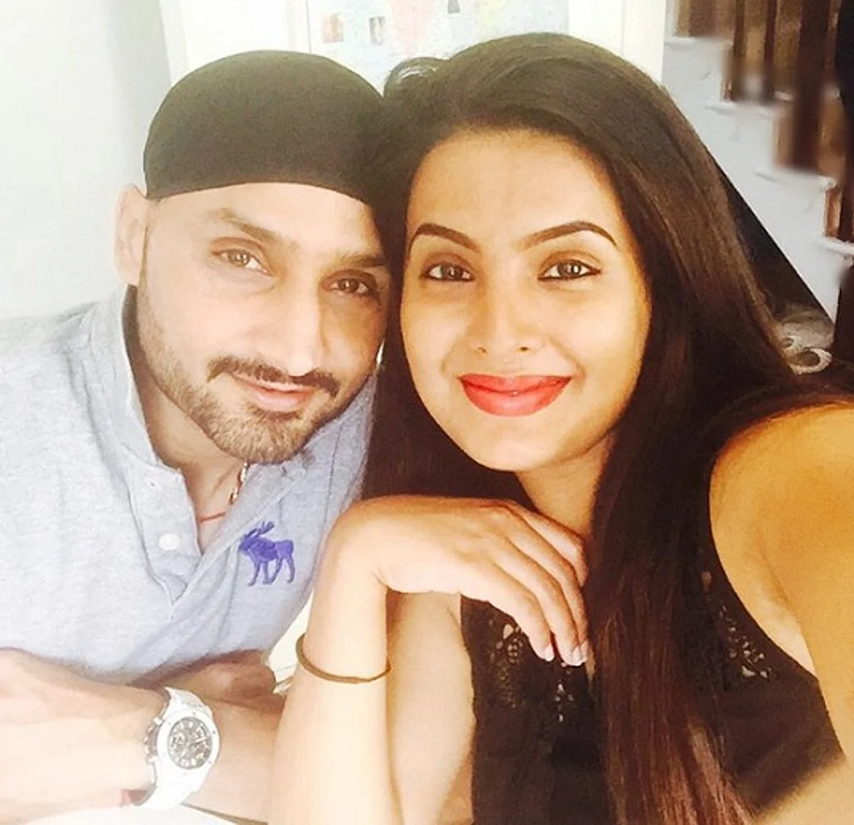 Harbhajan Singh Gets Romantic for Geeta Basra