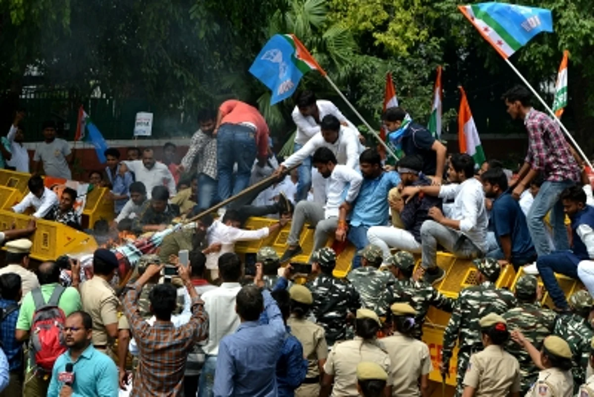 Youth Congress Protest Outside Union Road Transport Minister’s House