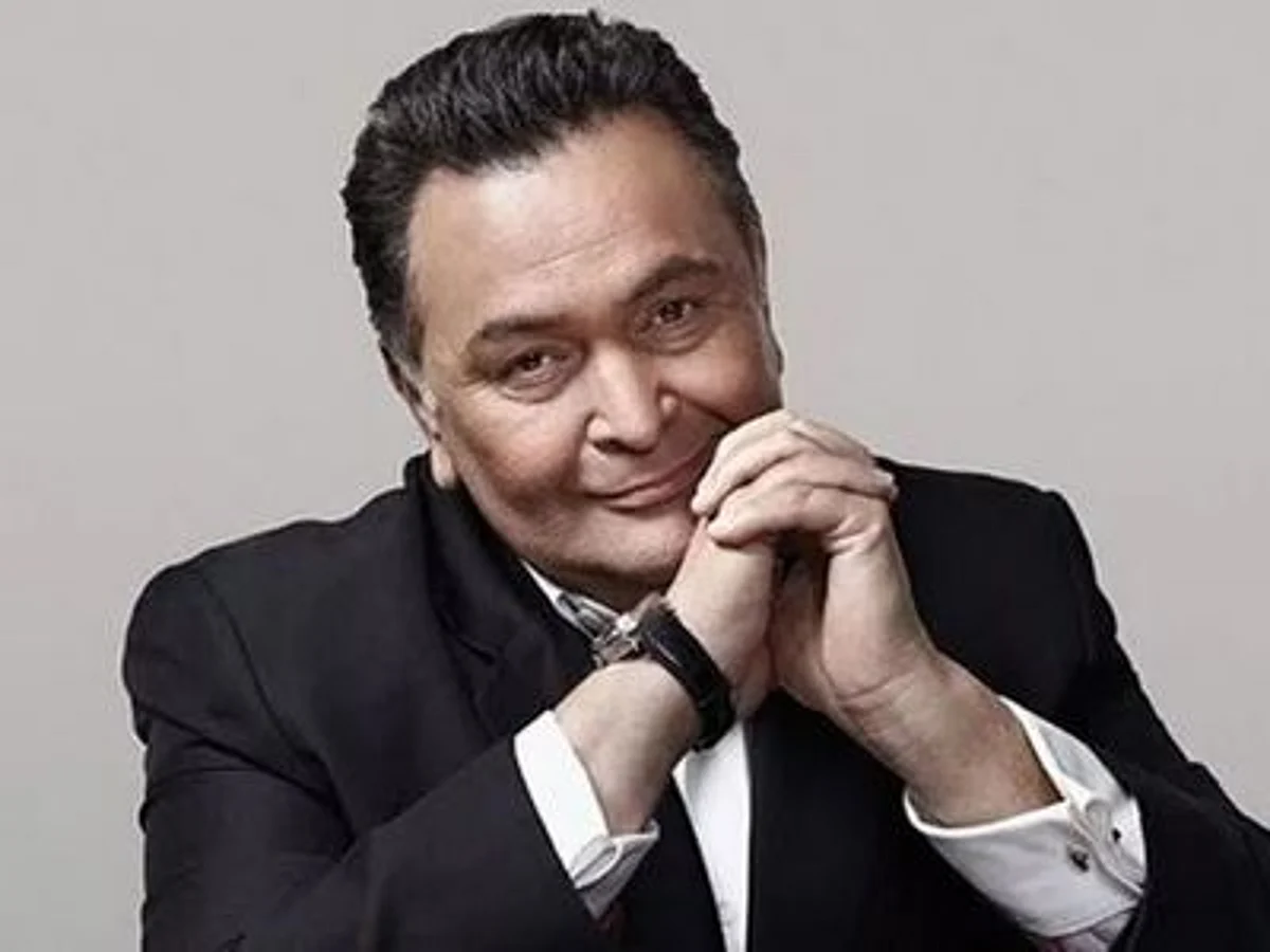Rishi Kapoor Shares Childhood Picture, See it!!!