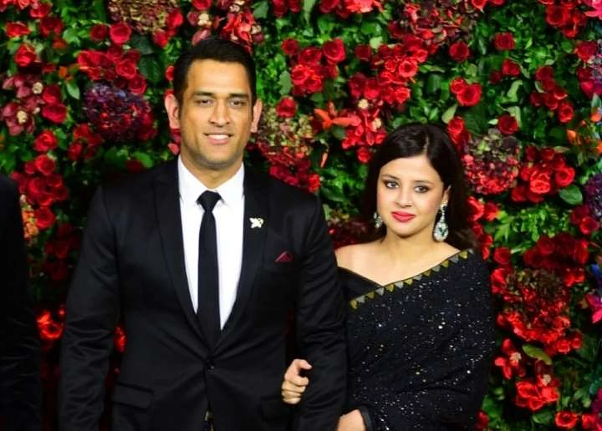 Sakshi Dhoni Shares a Cute Picture with MS Dhoni on New Year