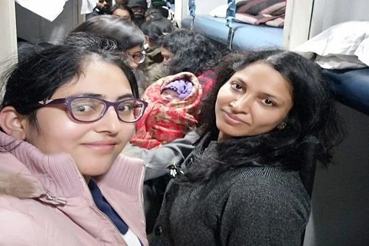 Two Army Doctors made delivery possible of a pregnant lady in a Moving Train