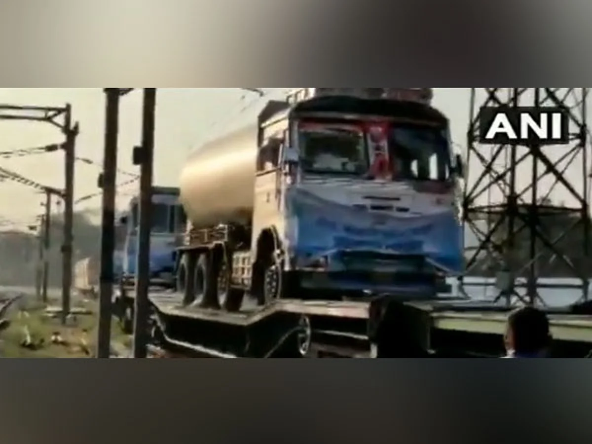 COVID-19: ‘Oxygen Express’ train reaches Lucknow from Jharkhand’s Bokaro