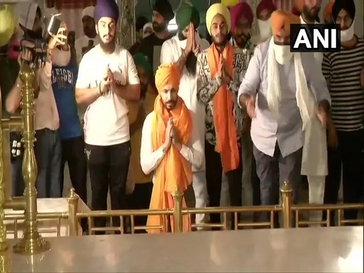 R-Day violence case: Deep Sidhu visits Rakabganj Gurdwara after release from Tihar Jail