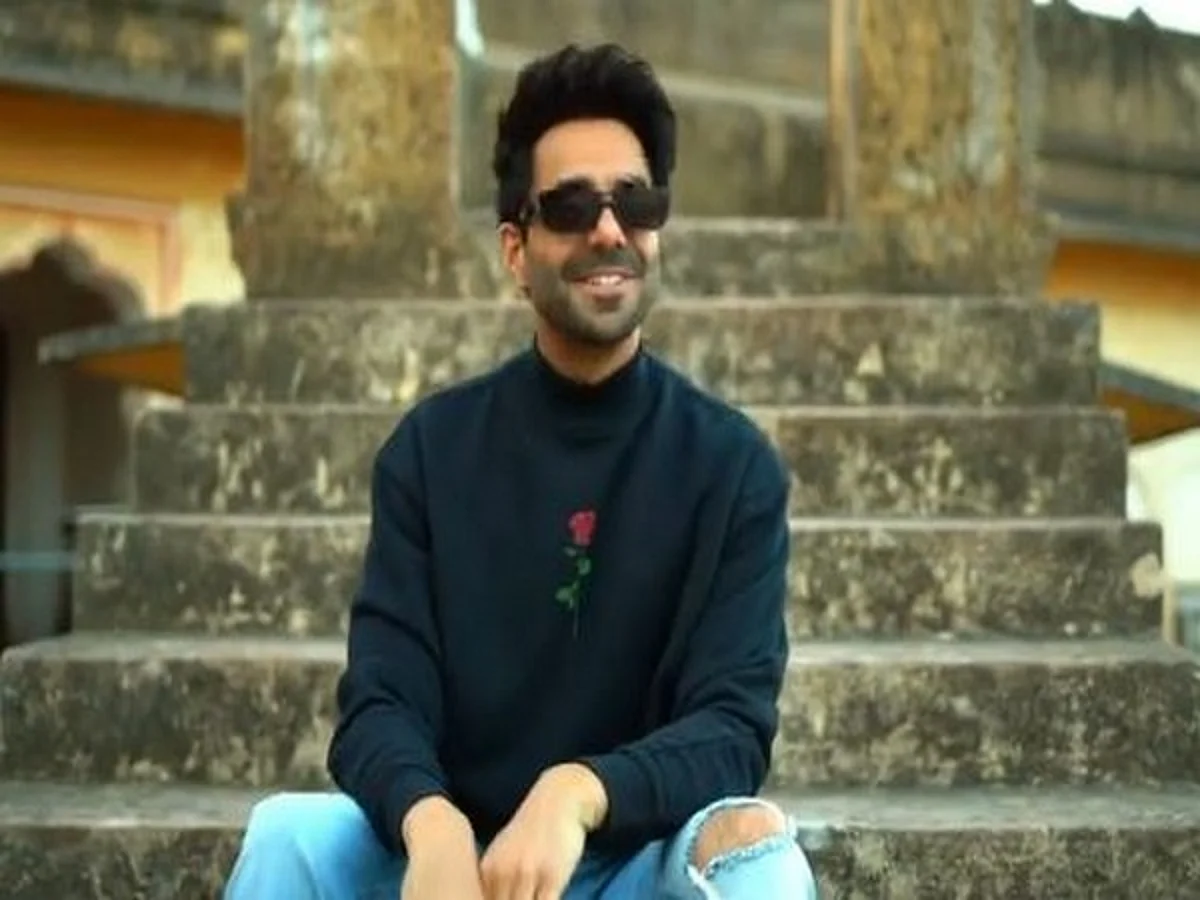 Aparshakti Khurana presents ‘Ek Ladki Bheegi Bhagi si’ rendition