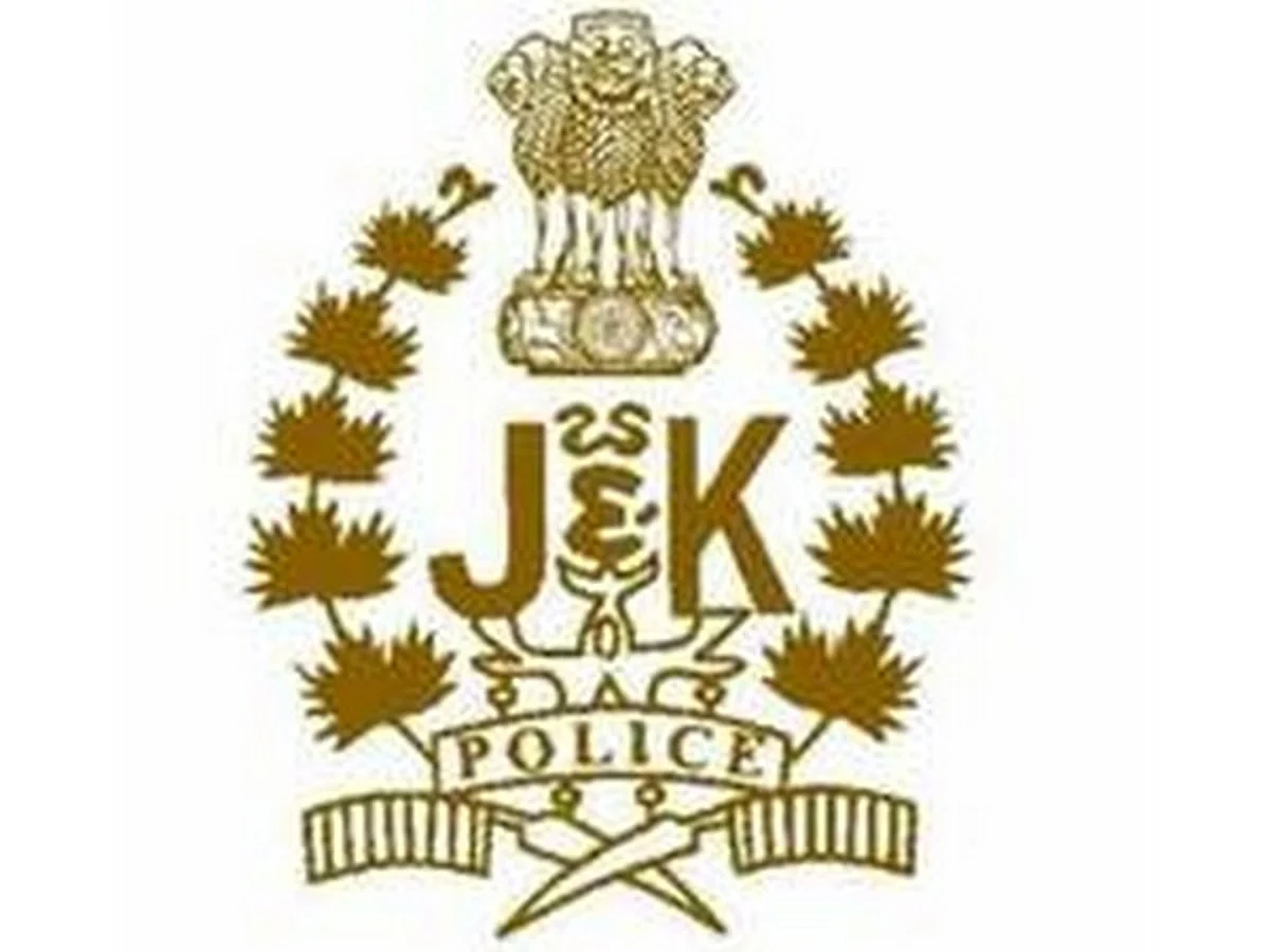 DIG South Kashmir visits Awantipora, reviews security scenario, anti-terrorist operation