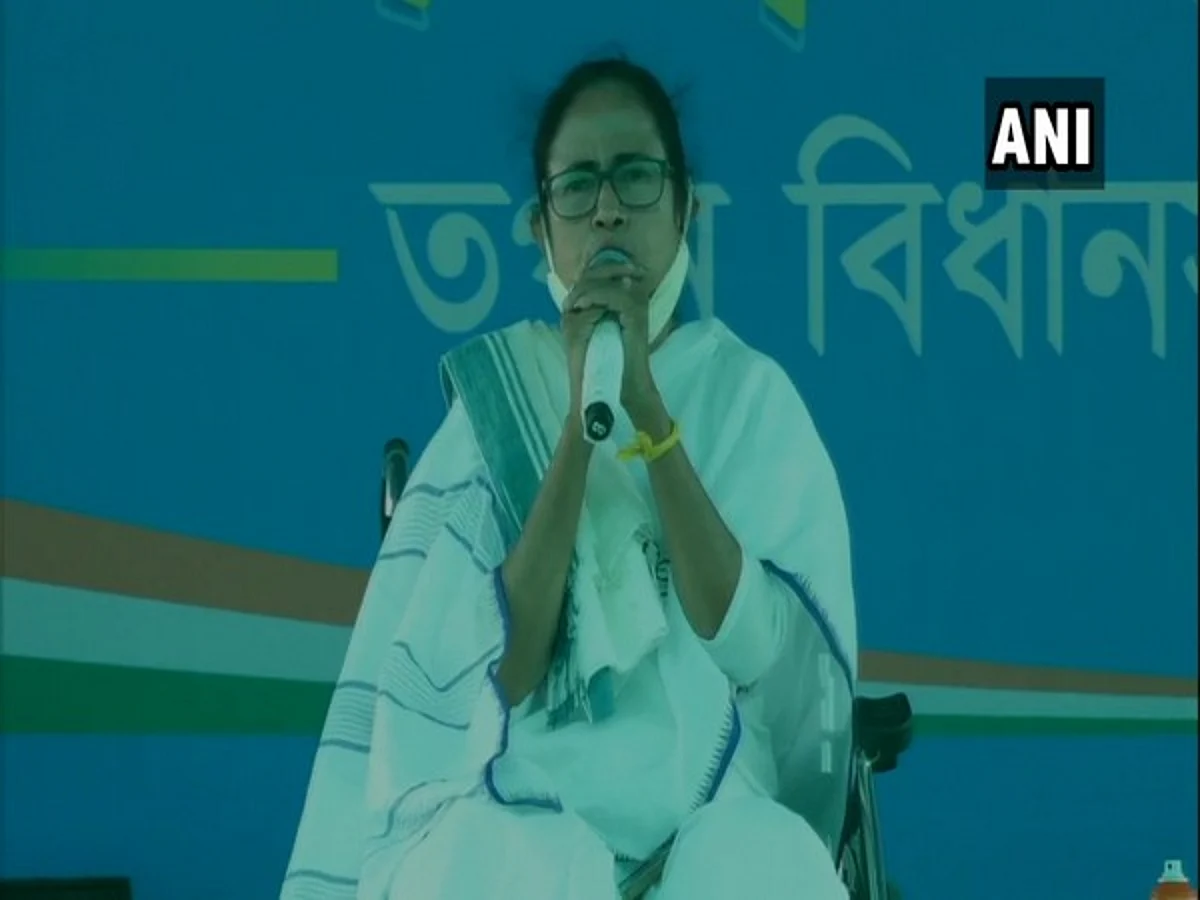 Can’t surrender Bengal to two goons of Delhi: Mamata