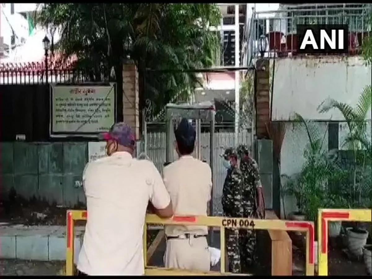 ED raids Anil Deshmukh’s residence in money laundering case