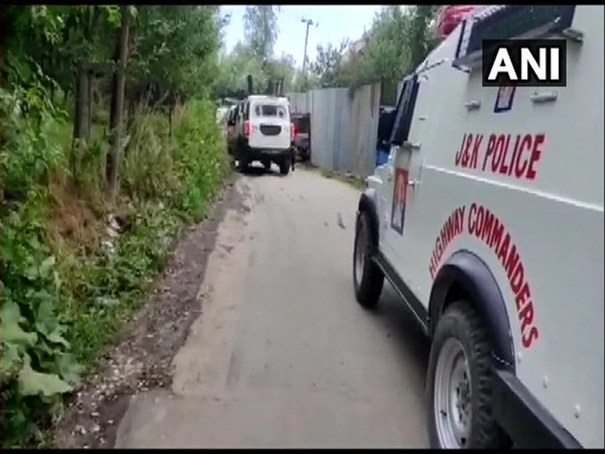 LeT terrorist surrenders in J-K’s Shopian encounter, unidentified terrorist killed