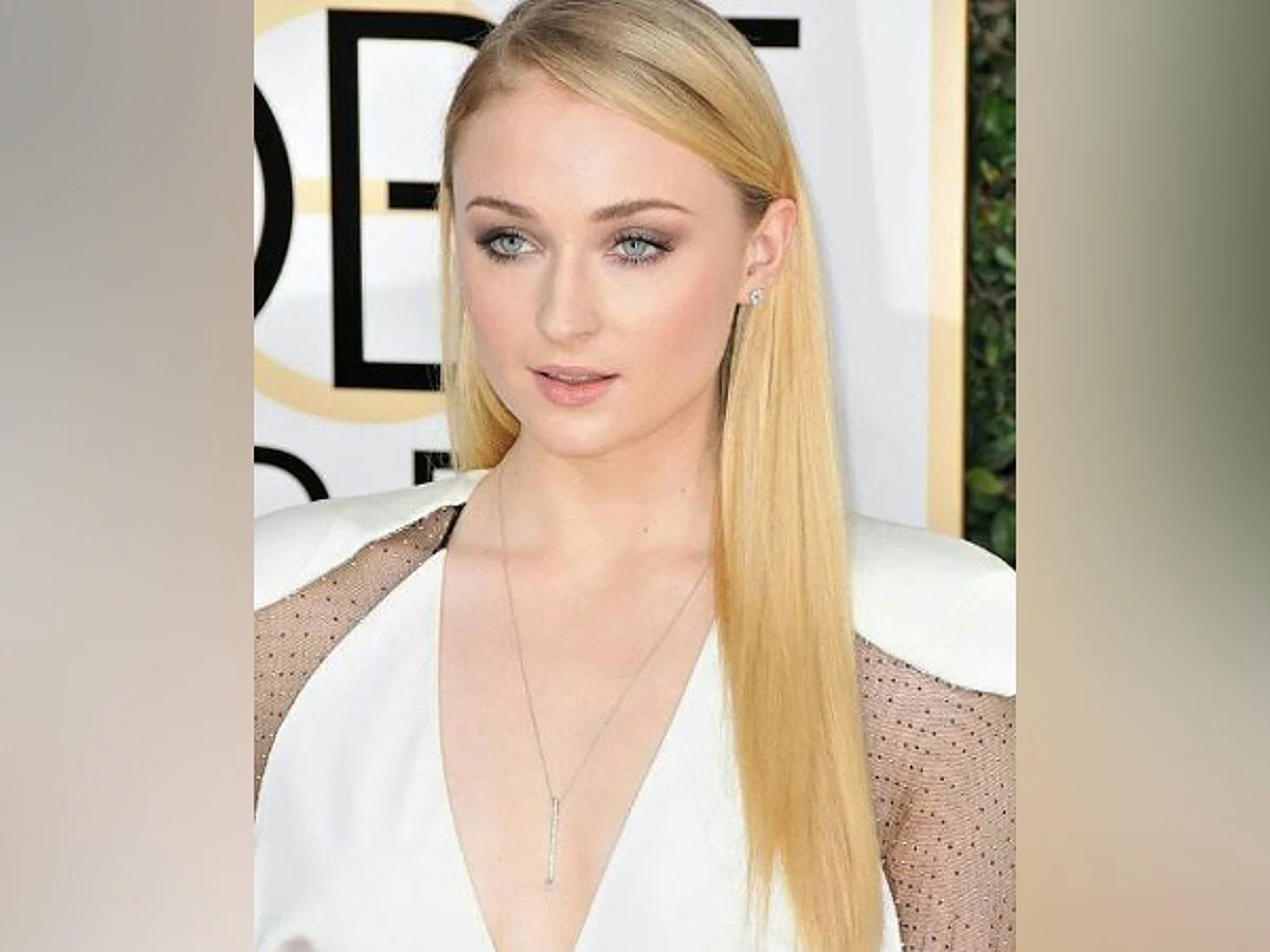 Sophie Turner to act in Jennifer Kaytin Robinson’s Netflix feature ‘Strangers’