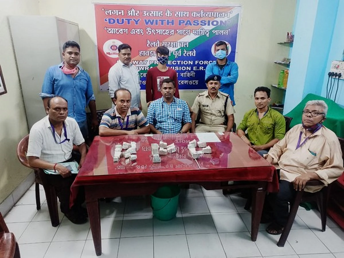 RPF seizes 22.18 kg silver worth Rs 18 Lakh