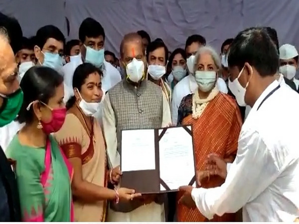 Nirmala Sitharaman participates in National Handloom Day celebration at Ponduru in Andhra