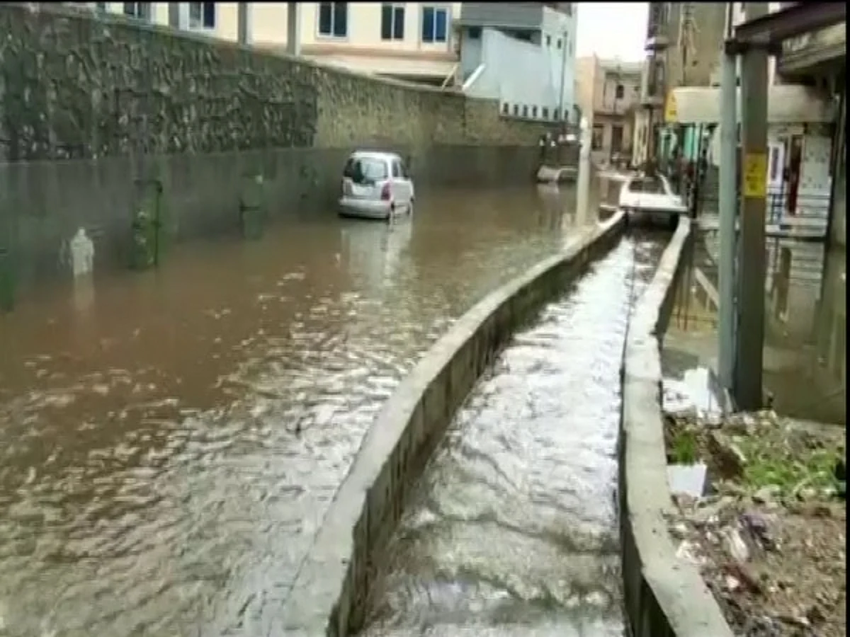 Heavy rains cause waterlogging in streets of Ajmer