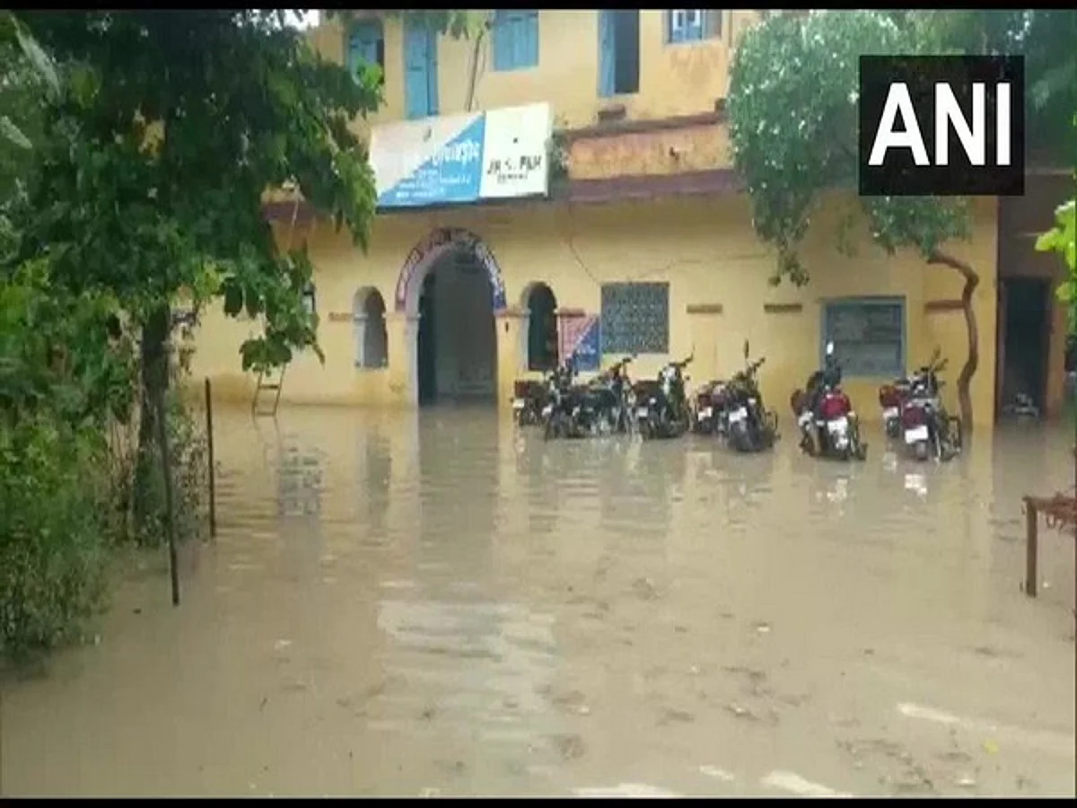 Rajasthan: Rainwater enters Chhipabarod police station after heavy downpour