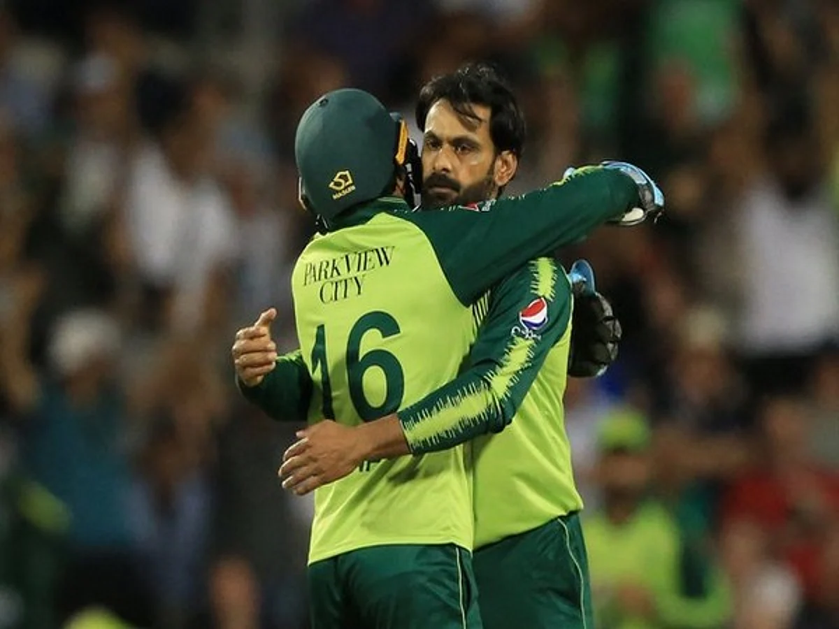 WI vs Pak: Way Hafeez bowled in powerplay showed his experience, says Babar