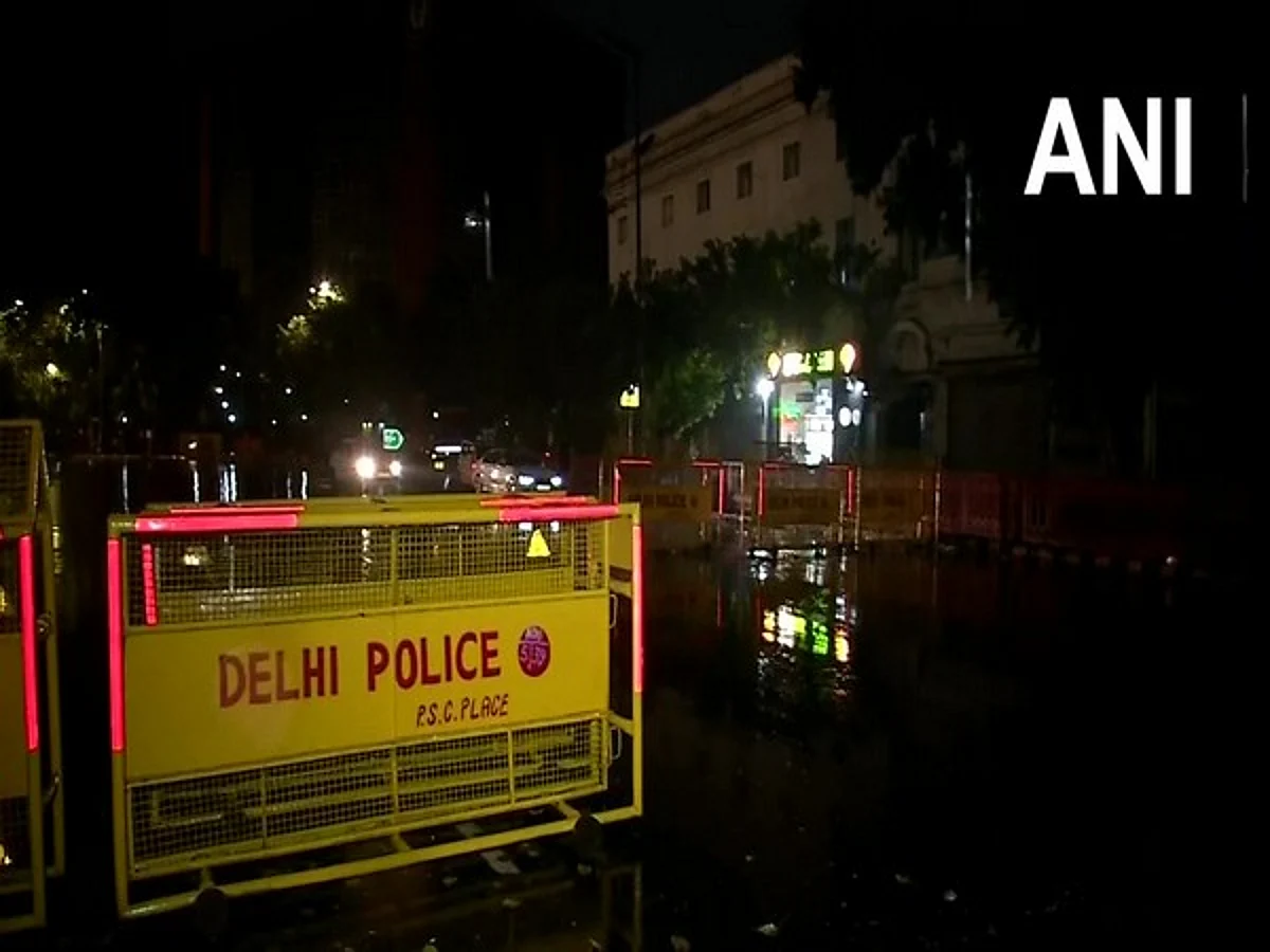Delhi-NCR receives spells of rain, IMD predicts thunderstorm, heavy downpour in next 2 hours