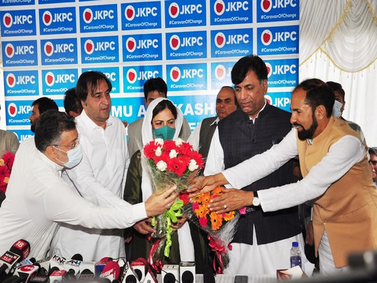 Former PDP leaders among five who join J-K’s Peoples Conference