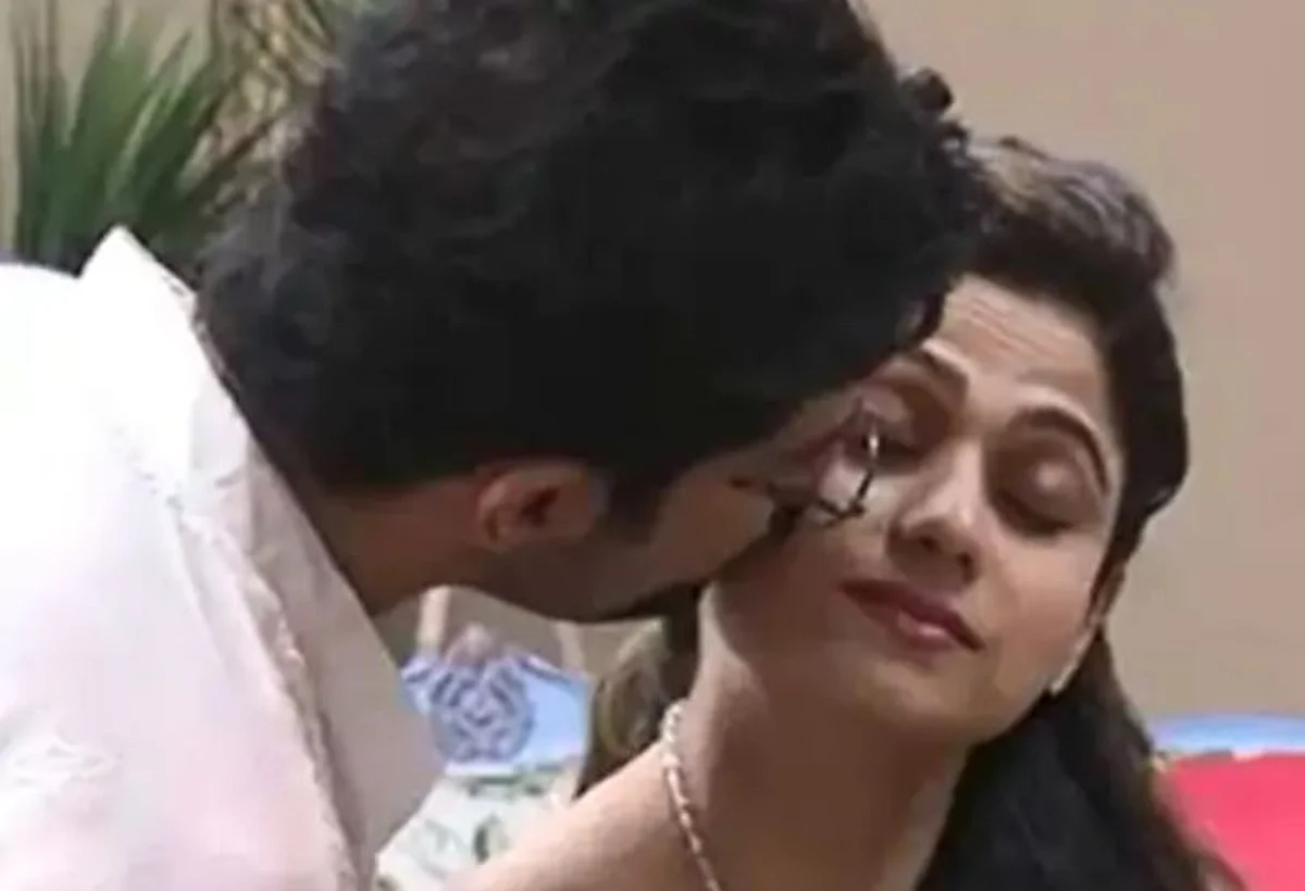 Bigg Boss OTT: Rakesh Bapat kisses Shamita Shetty